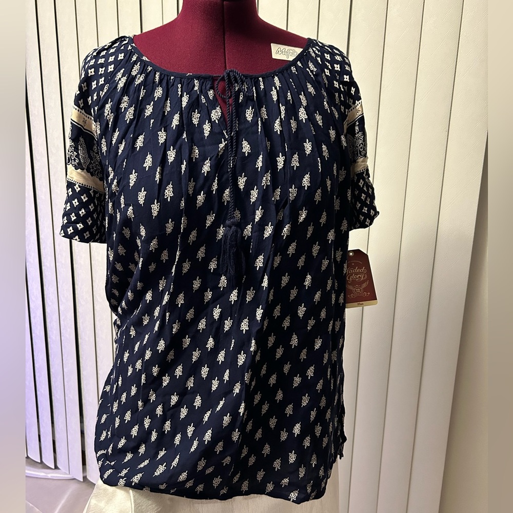 FADED GLORY floral short sleeve 100% Rayon shirt.